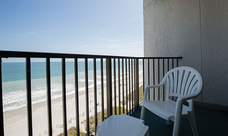 Oceanfront 1-Bedroom Queen Suite