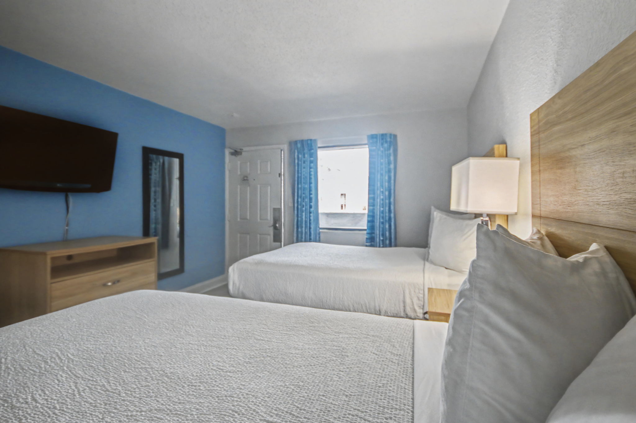 Oceanfront 1-Bedroom Queen Suite