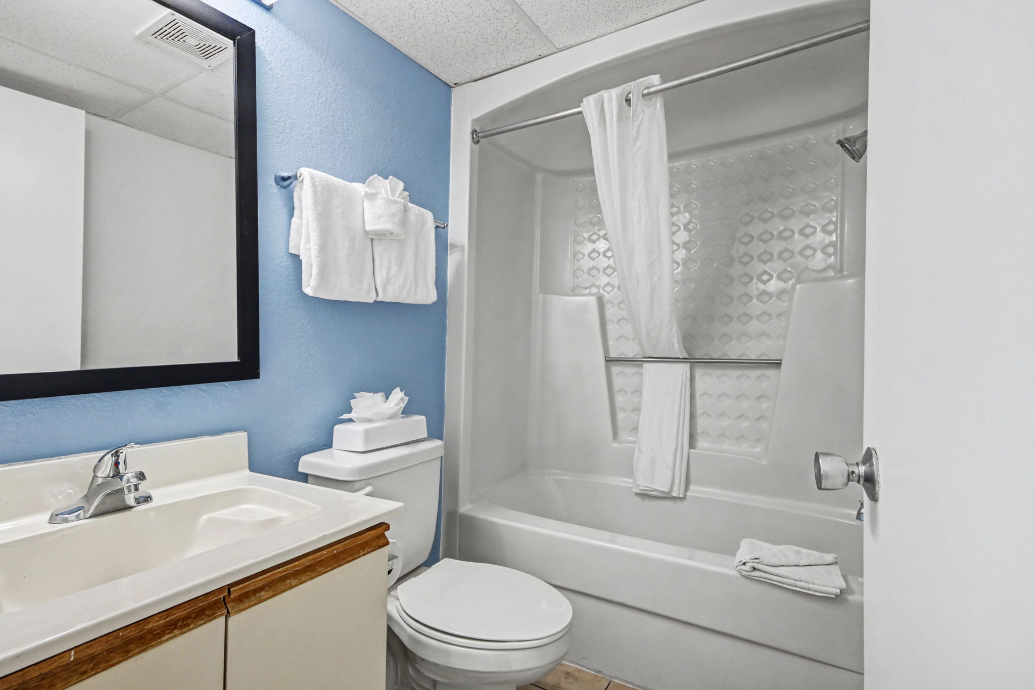 Standard Room – Partial Ocean View